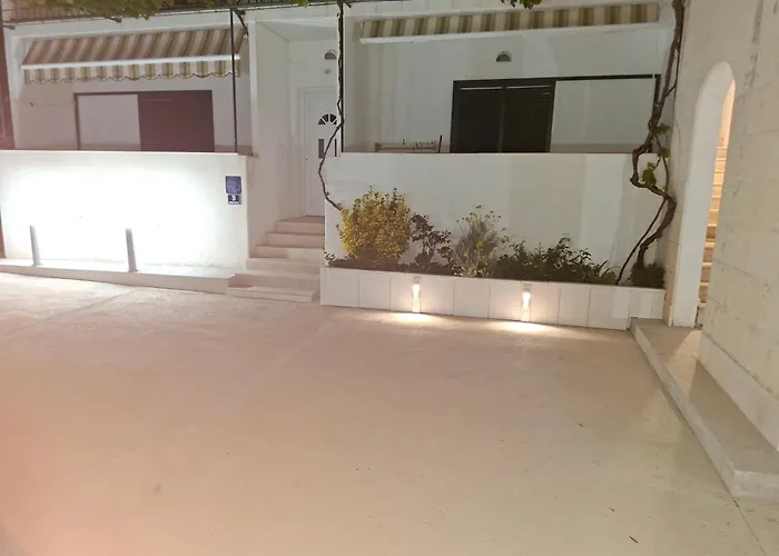 アパート Mitan