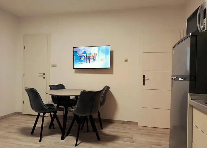 Mitan Apartment *